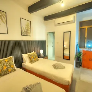 https://cozy-flat-swim-beach-2-minutes-walk-the-old-valletta-mcri1-1.qawrahotelsmalta.org